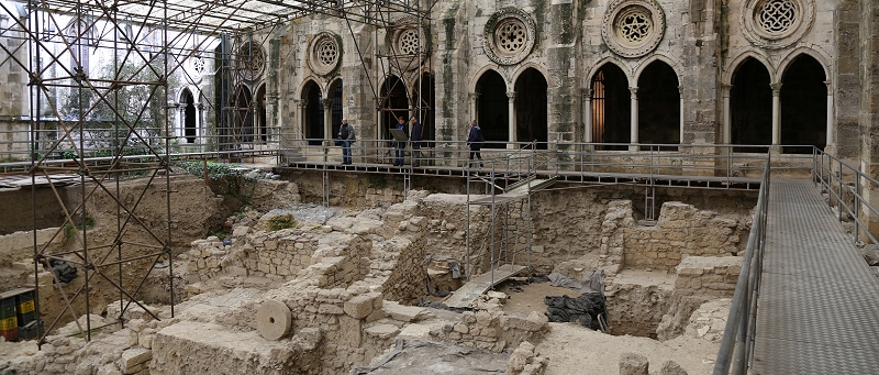 Archaeology in the cloister, Lisbon cathedral